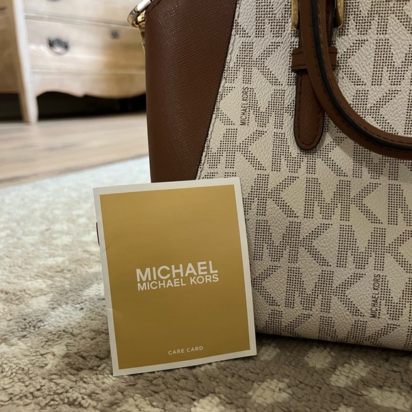 Michael Kors Messenger Bag - Picture 3 of 6